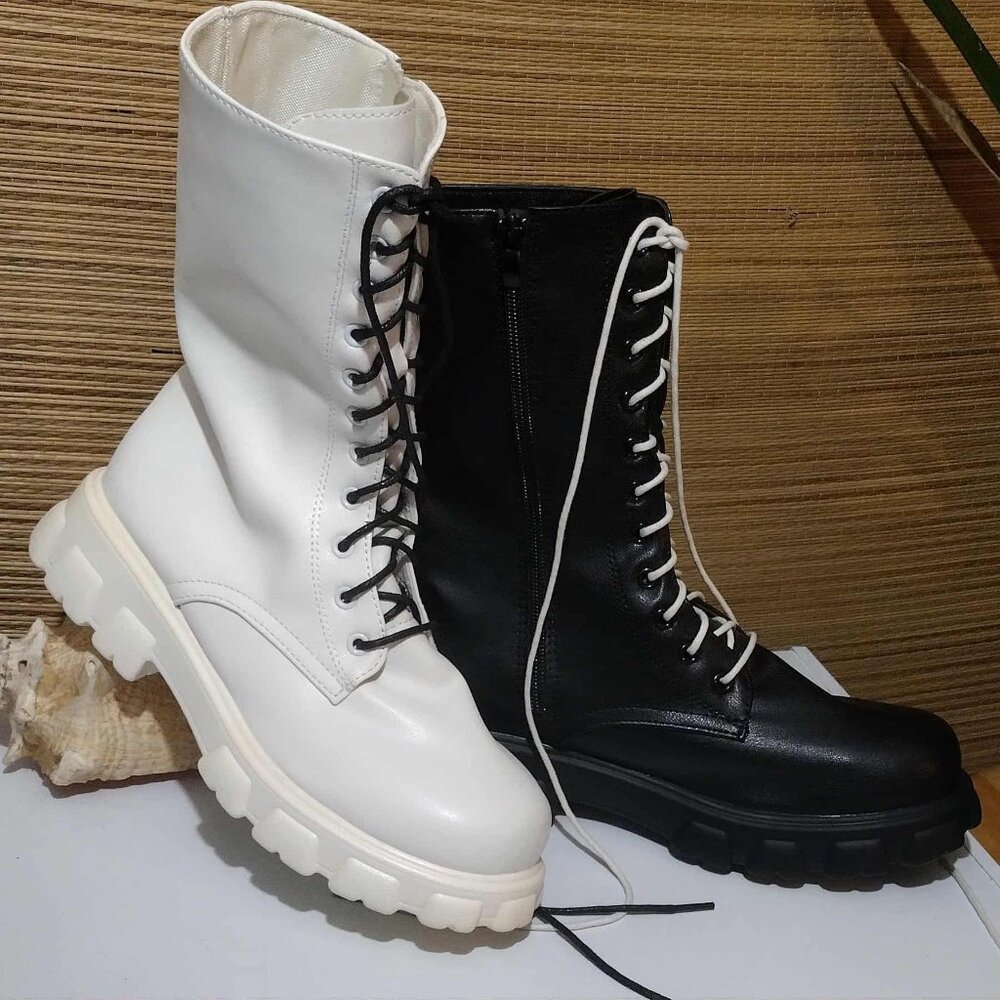 NEW Size 9.5 Black & White Yin-Yang Boots